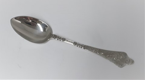 Antik rococo. Sølvbestik (830). Dessertske. Længde 18,5 cm.