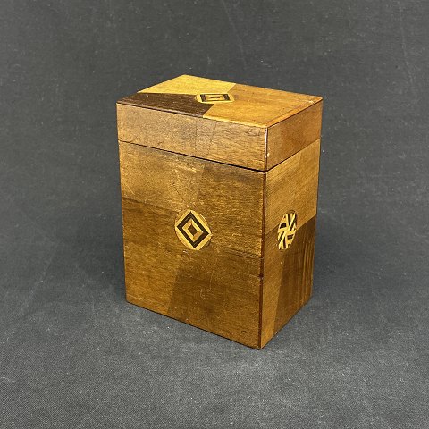 Nice card box with marquetry