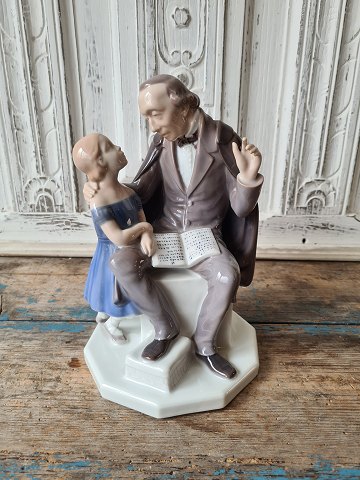 B&G figure, H.C Andersen reads for little girl No. 2037