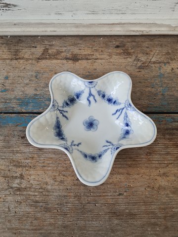 B&G Empire star-shaped dish no. 42A