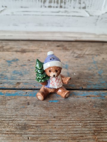 Royal Copenhagen figurine - teddy bear with Christmas tree no. 746