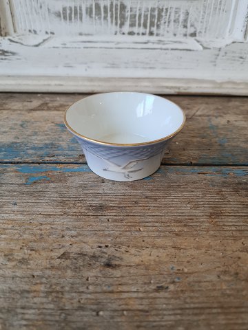 B&G Seagull with gold bowl