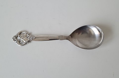 Serving spoon in silver and steel decorated with grapes