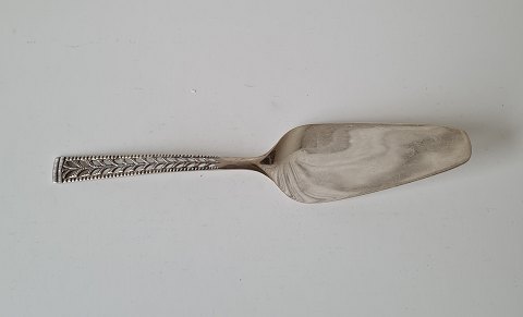 Cake shovel in Norwegian silver by Nils Hansen - Oslo Silver.