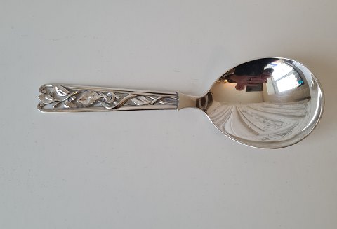 Large beautiful serving spoon in silver with ornamental decoration from Horsens 
Silver 1958 - 23 cm.