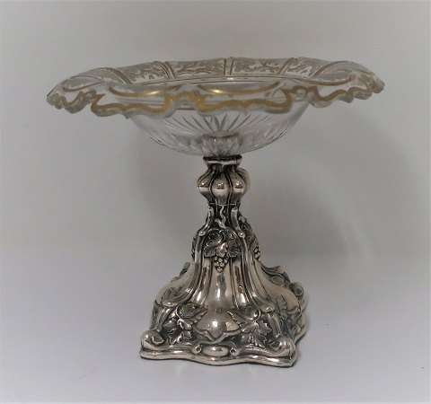Sølvopsats med glas skål (830). Højde 19 cm. Diameter på glas er 22 cm.