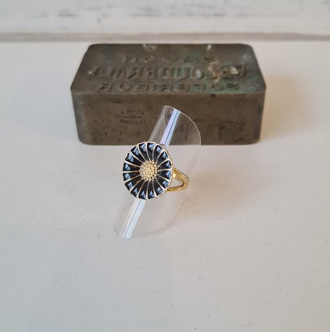 Georg Jensen Daisy ring in gold-plated sterling silver and black enamel