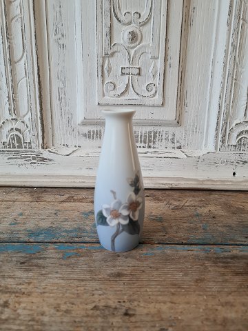 B&G lille vase dekoreret med æblegren no. 8404/126