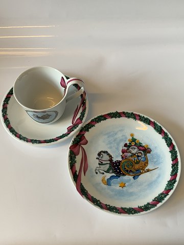 Royal Copenhagen, Christmas trio set, Jingle Bells
3 Parts
Deck no#177,5 /487,2
Cup 9cm high
Wide 10cm in dia
SOLD