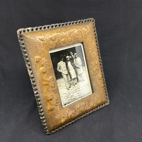 Picture frame in leather