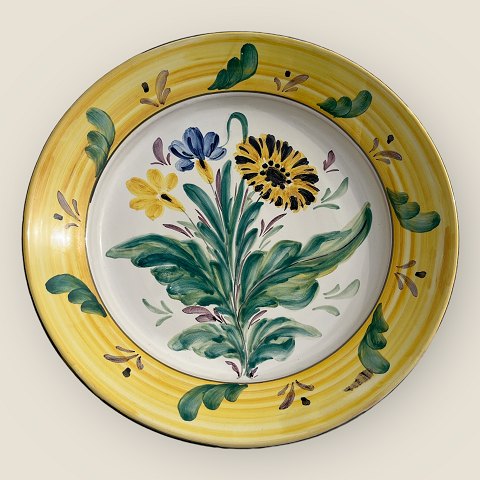 Torben ceramics
Wall dish with floral motif
*DKK 350