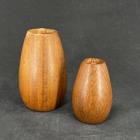 A teak salt/pepper set