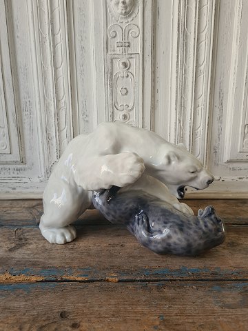 Royal Copenhagen figurine - Polar bear with seal no. 1108