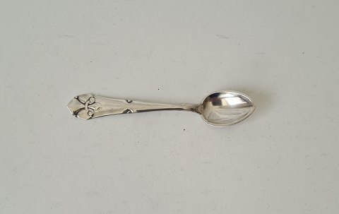 French lily salt spoon in silver