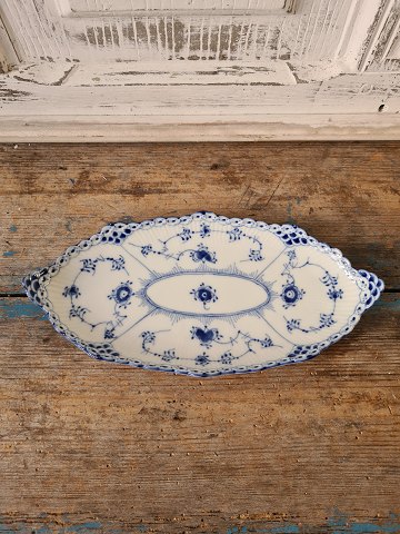 Royal Copenhagen Blue fluted half lace dish no. 613