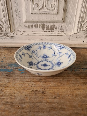 Royal Copenhagen Blue fluted half-lace bowl no. 624