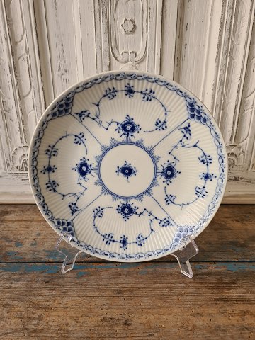 Royal Copenhagen Blue fluted half lace round dish no. 761