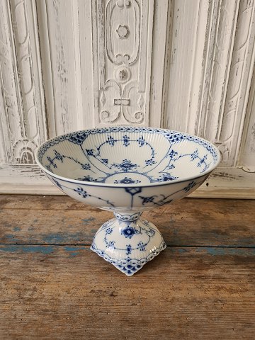 Royal Copenhagen Blue fluted half-lace dish no. 513