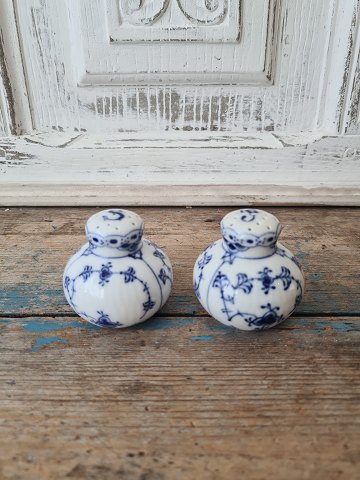 Royal Copenhagen Blue Fluted half lace salt and pepper set No. 711 - 712