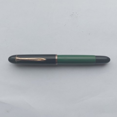 Green Pelikan 120 fountain pen with steel nib
