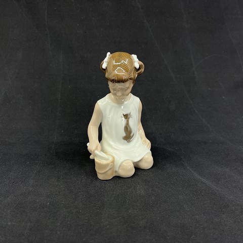 Lyngby Porcelænsfabrik - figurine girl with bucket