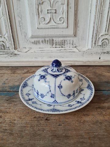 Royal Copenhagen Blue fluted half-lace butter dish no. 502