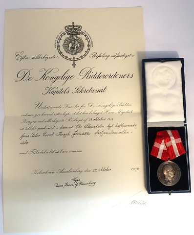 Merit Medal. Frederik lX in silver. Diameter 38 mm. Original box included. With 
papers.