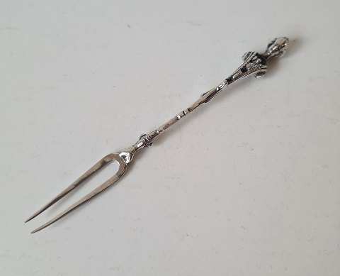 Cold cut fork in silver with a handle designed as a figurehead