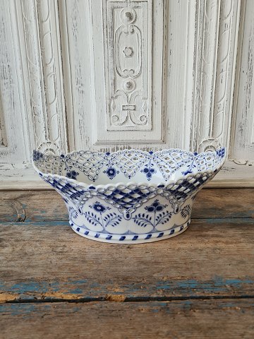 Royal Copenhagen Blue fluted full lace oval fruit basket no. 1059