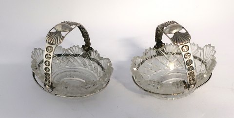 Crystal salt jar with silver mounting. A pair. Length 8.5 cm.