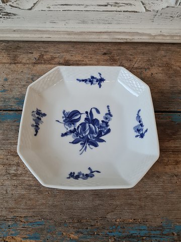 Royal Copenhagen Blue Flower dish No. 8090