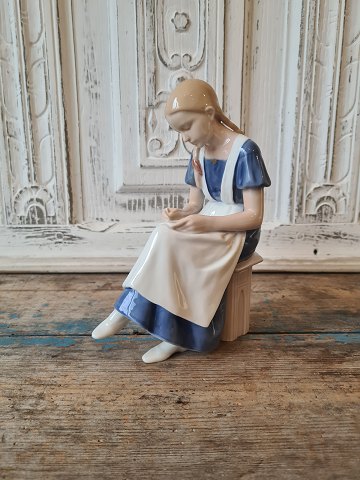 B&G rare figure - Nursing student no. 1687