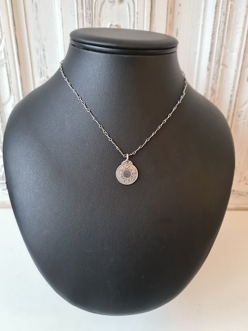 Necklace in silver with pendant decorated with trefoils on one side and the 
Lord