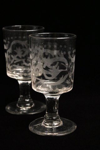 Antikke , 1800 tals mundblæste franske vin glas med blomster slibninger...