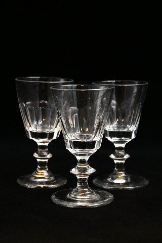 Old French port wine glasses with fine facet grinding and nice base...
H: 10.5cm. Dia.: 5.5cm.