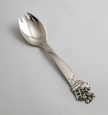 H. C. Andersen eventyr ske/gaffel. Sølvbestik. Hyrdinden og skorstensfejeren. 
Sølv (830). Længde 14 cm.
