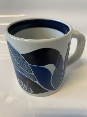 Royal Copenhagen Faience, Year Mug 1983
Deck No. 3495
Height 7.5 cm.
SOLD