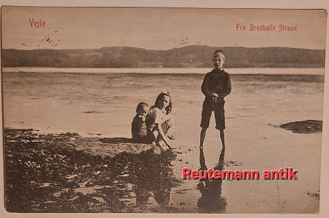 Postkort: Børn ved Bredballe strand i Vejle