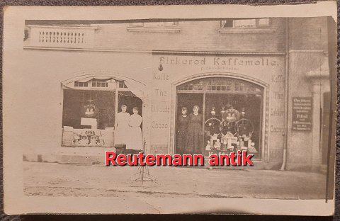 Ubrugt postkort: Butiksfacade Birkerød Kaffemølle ca. 1920