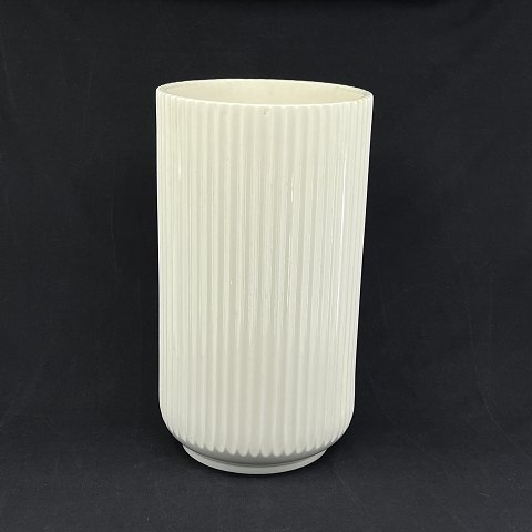 White Lyngby vase, 30 cm.