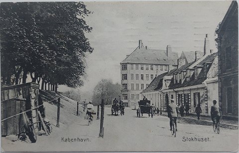 Postkort: Liv ved Stokhuset i 1910
Gamle postkort købes og sælges