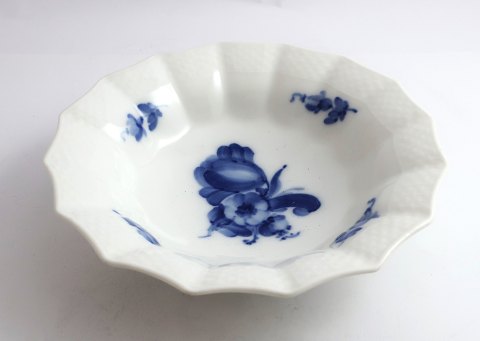 Royal Copenhagen. Blue flower. Pickle dish. Model 8008. Diameter 17 cm. (2. 
quality)