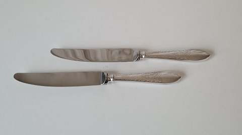 Empire middagskniv i sølvplet og stål med skær 23 cm.