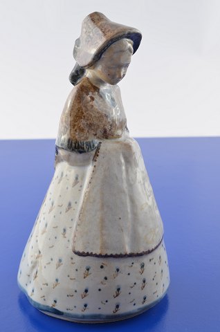 Bing & Grondahl Stoneware figure 7205 girl