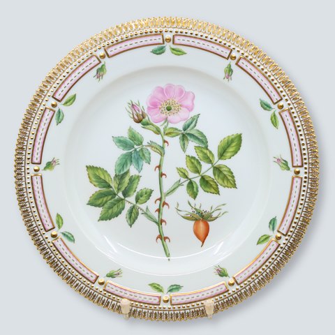 Royal Copenhagen, Flora Danica; Dinnerplate 25,5 cm No 3549 Royal Copenhagen, Flora Danica; Dinnerplate 25,5 cm No 3549