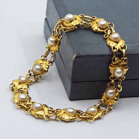 Georg Jensen; Bracelet of 18k gold set with pearls, No 249 Georg Jensen; Bracelet of 18k gold set with pearls, No 249
