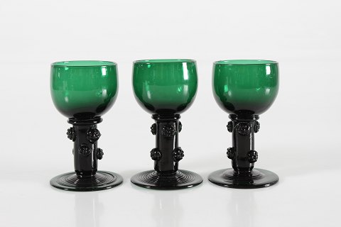 Holmegaard
Römer glass 
of dark green glass