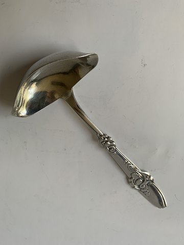 Sauce spoon in Silver
Length 17.9 cm.
Stamped 3 towers
Produced Year.1905
