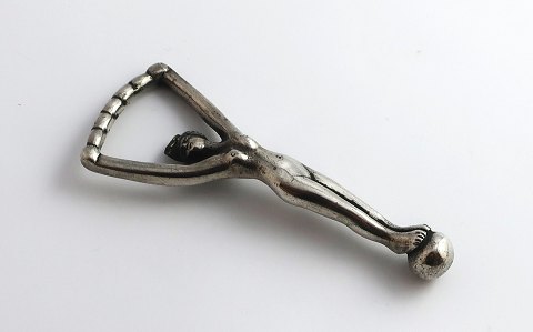 Sølv kapselåbner i form af en kvinde (830). Længde 10 cm.