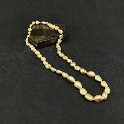 Halskæde med barokke perler